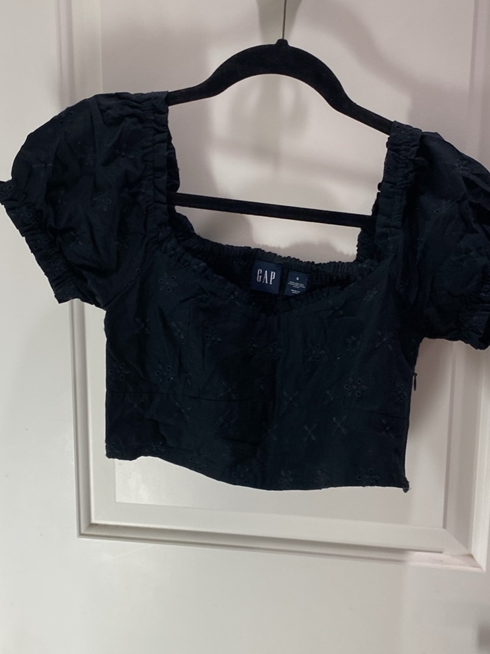 GAP Black Eyelet Puff-Sleeve Crop Blouse organic cotton
